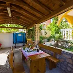 Helles Nur 300 Meter Zum Mit Herrlichem Meerblick Und Kinderschaukel Appartement Crikvenica