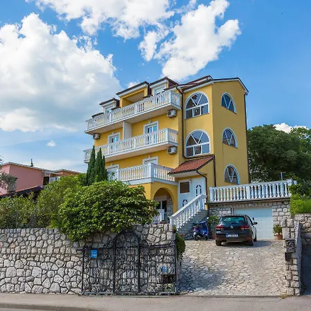Helles Nur 300 Meter Zum Mit Herrlichem Meerblick Und Kinderschaukel Lägenhet Crikvenica