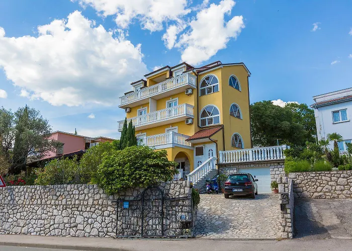 Helles Nur 300 Meter Zum Mit Herrlichem Meerblick Und Kinderschaukel Lägenhet Crikvenica