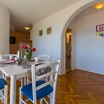 Apartman Helles Nur 300 Meter Zum Mit Herrlichem Meerblick Und Kinderschaukel Crikvenica