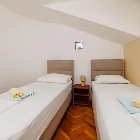 Apartment Helles Nur 300 Meter Zum Mit Herrlichem Meerblick Und Kinderschaukel