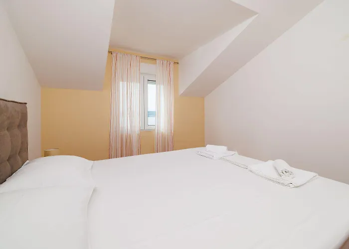 Apartman Helles Nur 300 Meter Zum Mit Herrlichem Meerblick Und Kinderschaukel Crikvenica