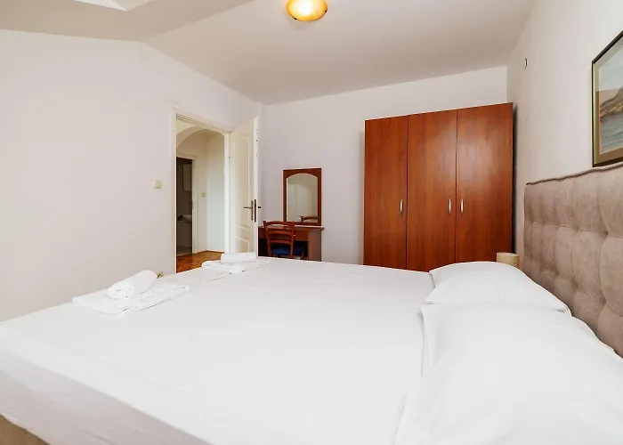 Helles Nur 300 Meter Zum Mit Herrlichem Meerblick Und Kinderschaukel Crikvenica